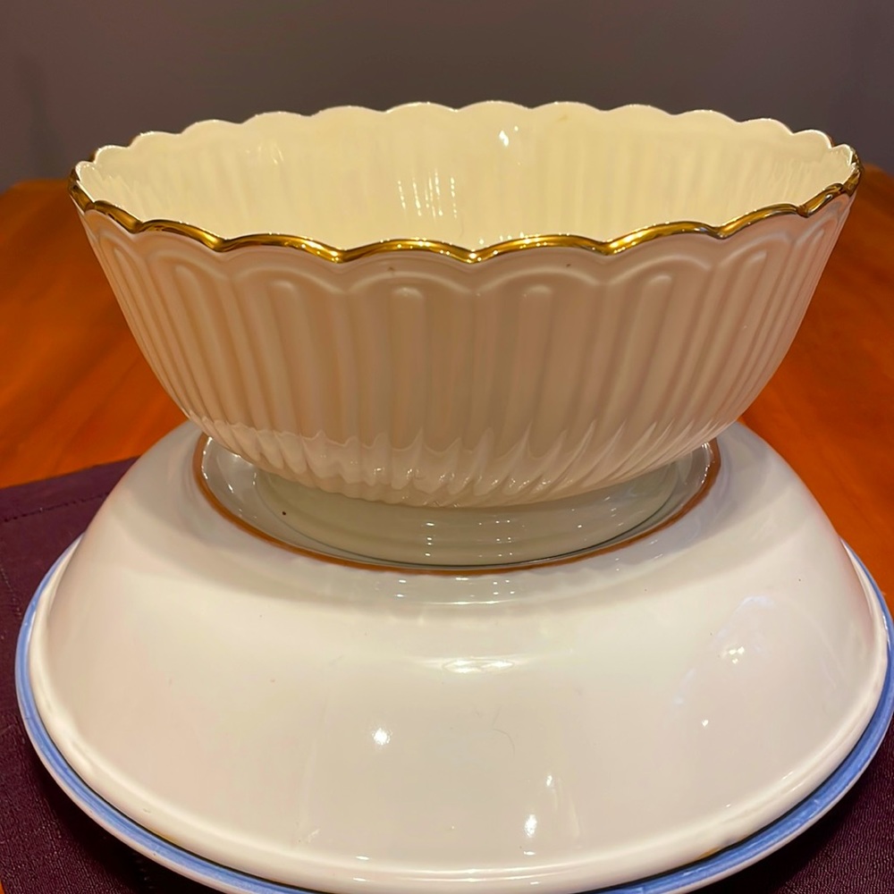 Lenox ivory House Warming collection scalloped gold rim 10”serving bowl